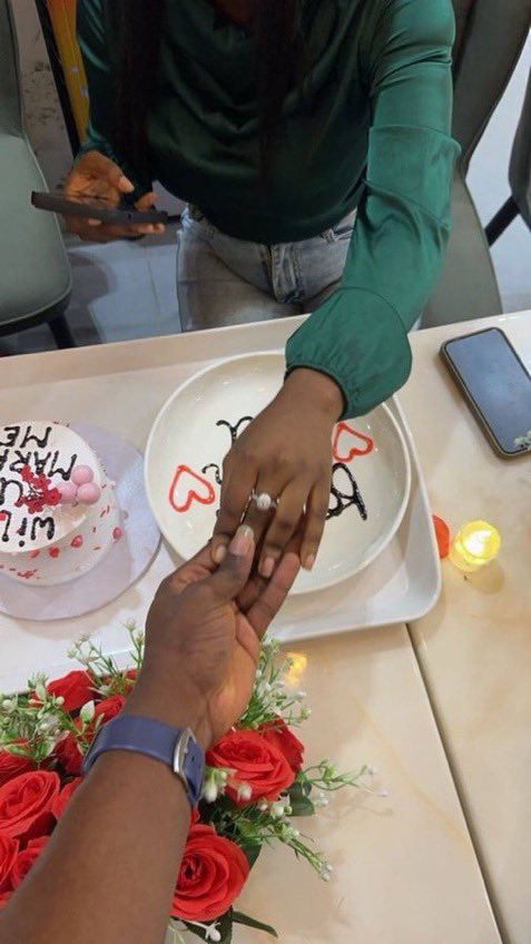 taiwo_maja's tweet photo. Alhamdulillah guys, she said Yes ❤️🥹

#wemetontwitter https://t.co/linFvluHk0