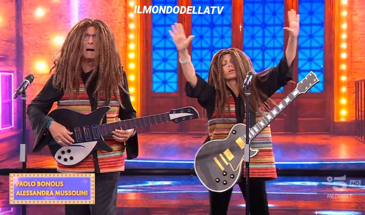 IlMondodellaTV's tweet photo. #PaoloBonolis e #AlessandraMussolini sono #BobMarley 🤣
#tusiquevales https://t.co/VhvQVNxaAJ