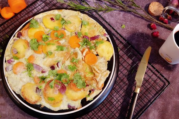HadleyAspigmk's tweet photo. Hice una tortilla de patatas casera con cebolla caramelizada, super rápida y deliciosa para la cena! https://t.co/bnpMzrlcZc