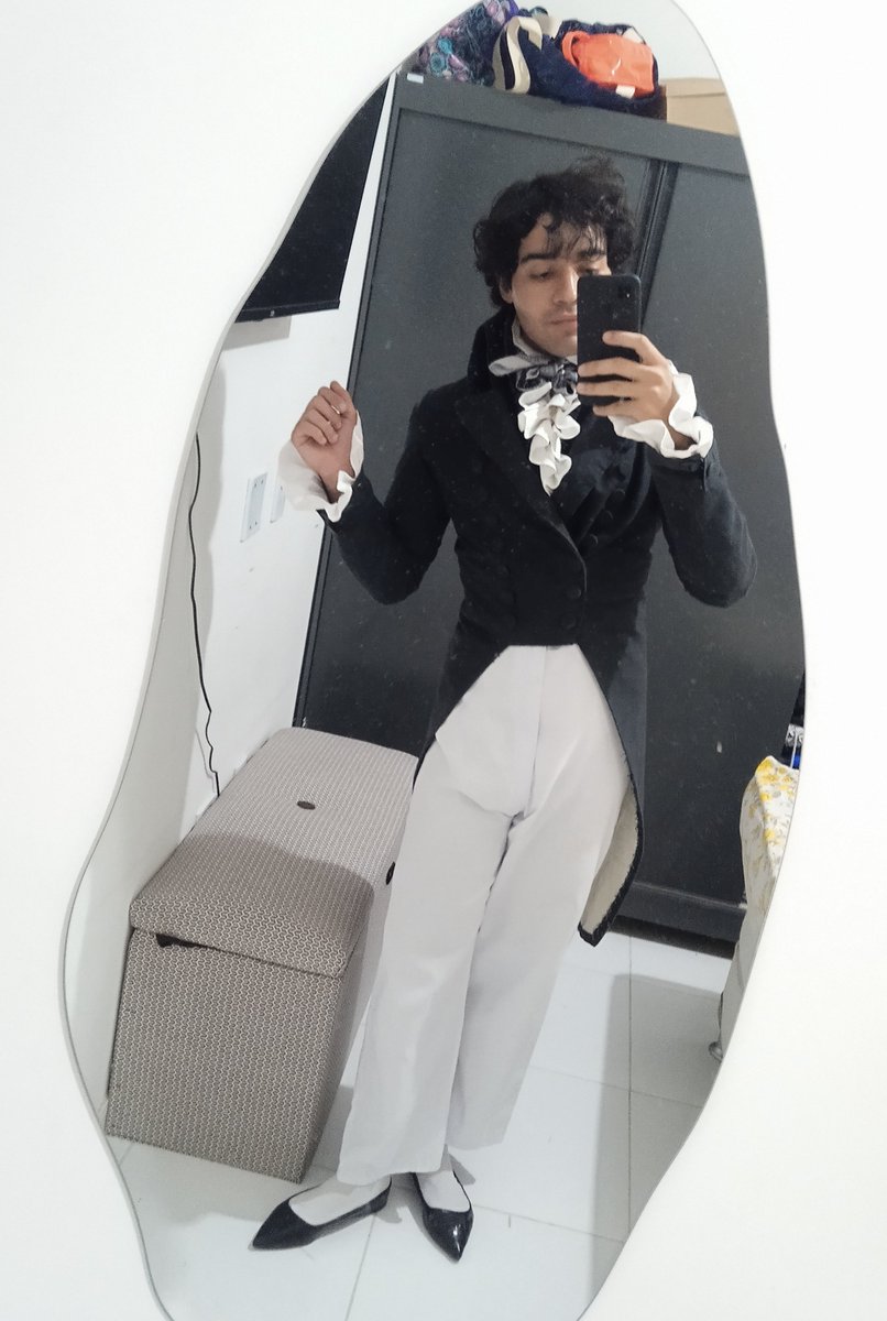 DucDeVinny's tweet photo. Ladies, which one's better, breeches or pantaloons ? https://t.co/6gzgeVXqbO