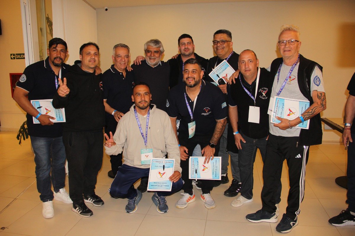 waltercorreaok's tweet photo. En el marco del 83° Aniversario de fundación del sindicato Luz y Fuerza Capital Federal, acompañamos al secretario general Néstor Matías en un encuentro sindical militante en #MarDelPlata, junto a la subsecretaria de Empleo de @TrabajoPBA @claudialazzaro_, y la directora de Programas de Formación Laboral del @trabajopba_ipfl @MeretzLiliana.

Felicitamos a las y los compañeros por otro año de lucha y compromiso con la defensa de derechos laborales y puestos de trabajo.