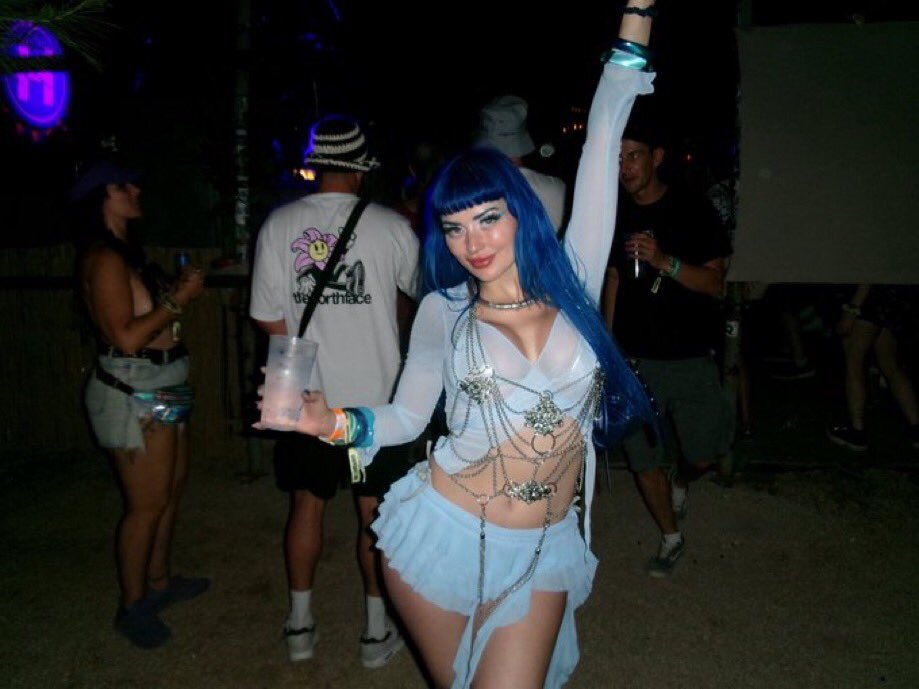juliaxblue's tweet photo. Hiiii guyyyys https://t.co/bWzoLMQ1Rk