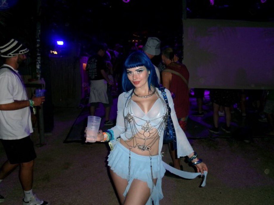 juliaxblue's tweet photo. Hiiii guyyyys https://t.co/bWzoLMQ1Rk