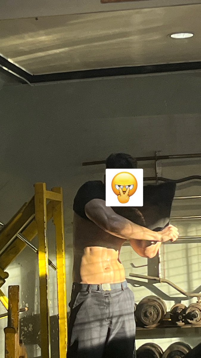 Bruceewayne887's tweet photo. Suffering w the gymbro #gym #gymreel #fitness https://t.co/bejMGuTkdL