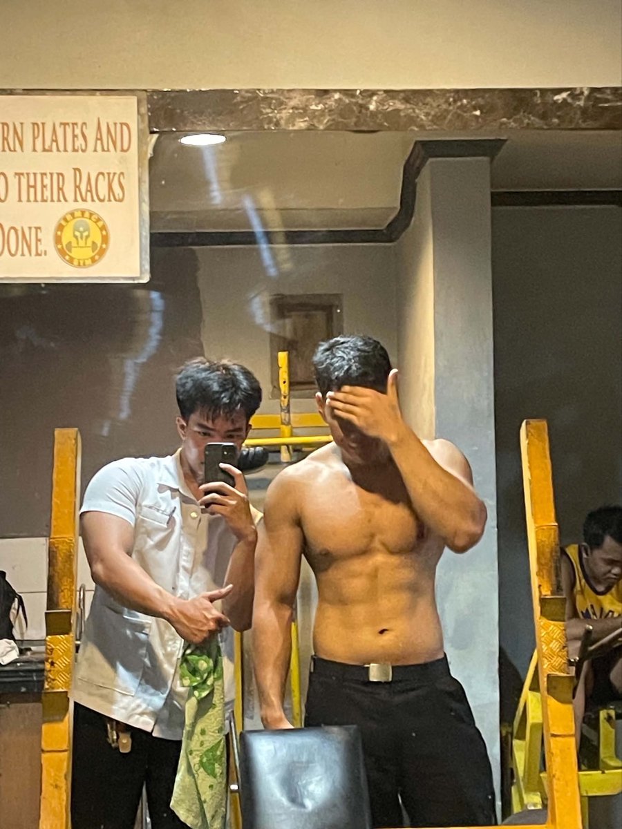 Bruceewayne887's tweet photo. Suffering w the gymbro #gym #gymreel #fitness https://t.co/bejMGuTkdL