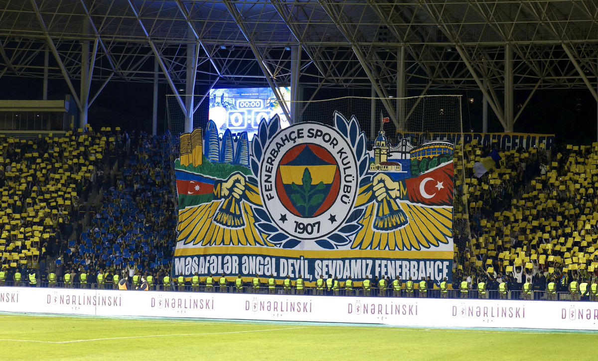 mehmetdmirr's tweet photo. Fenerbahçe’mizin kardeş vatanda oynadığı dostluk maçında bu anlamlı koreografiye emek veren, başta Azerbaycan GFB olmak üzere tüm kardeşlerimize teşekkür ederiz.

Fenerbahçe armasını dünyanın her yerinde hak ettiği şekilde temsil etmek, sarı-lacivert sevdamızı sınırların ötesine taşımak bizim için gurur.

Bugün Bakü’de sevdamızı ve Türkiye-Azerbaycan kardeşliğini omuz omuza gösterdik. 🇹🇷🇦🇿

Mesafeler ayırır, sevda birleştirir.. @gfbazerbaycann