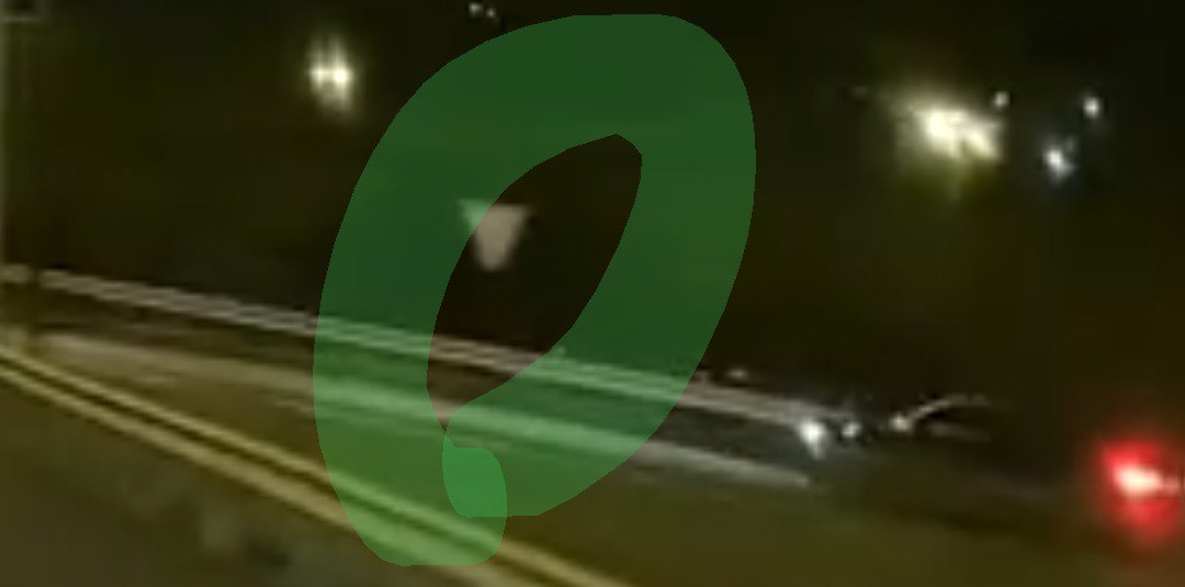 ODokudan's tweet photo. @bosunatiklama Bu trafik levhası ne demek istemektedir, kime hitap etmektedir 😄 https://t.co/T2DVGXPMsQ