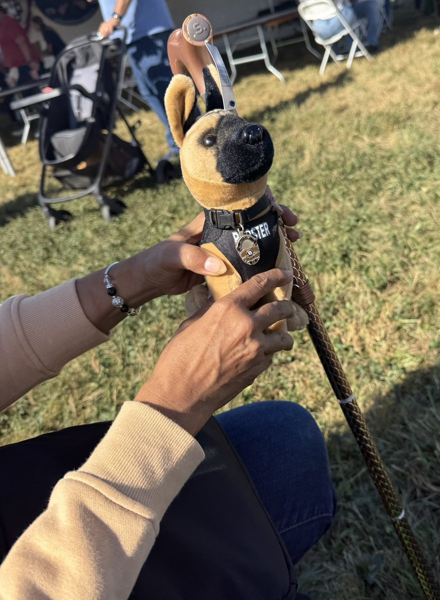NotFma's tweet photo. LMPD Dog - 🐕 At the Bowman’s Field https://t.co/qkDwFDXJhq