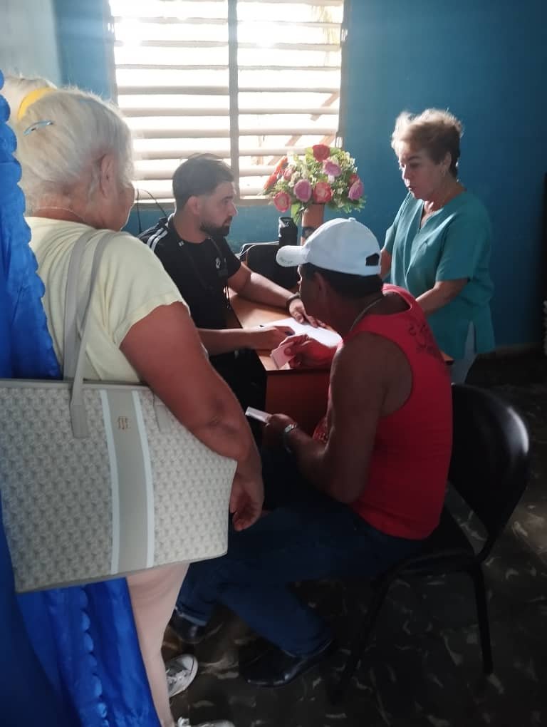 SNTSCuba's tweet photo. Desde #CiegodeAvila #MiBarrioPorLaPatria los trabajadores de la salud presentes en cada rincón de la geografía avileña. https://t.co/2rCyUK7Y79