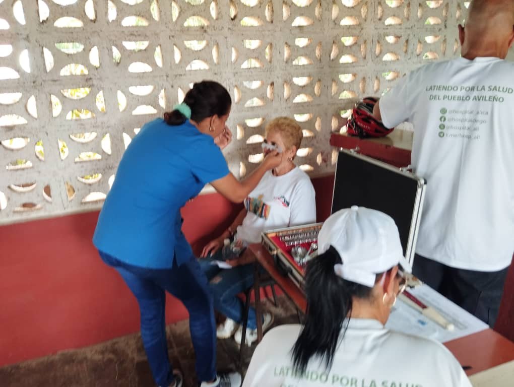 SNTSCuba's tweet photo. Desde #CiegodeAvila #MiBarrioPorLaPatria los trabajadores de la salud presentes en cada rincón de la geografía avileña. https://t.co/2rCyUK7Y79