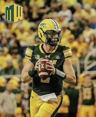 stevehoikkala's tweet photo. TOUCHDOWN QB Nathan Hayes #Bison
#NDSU up early 7-0 against the Wyoming #Cowboys in their first ever home game against a @MountainWest opponent. #NDSU @NDSUfootball https://t.co/gxhkzTa9X6