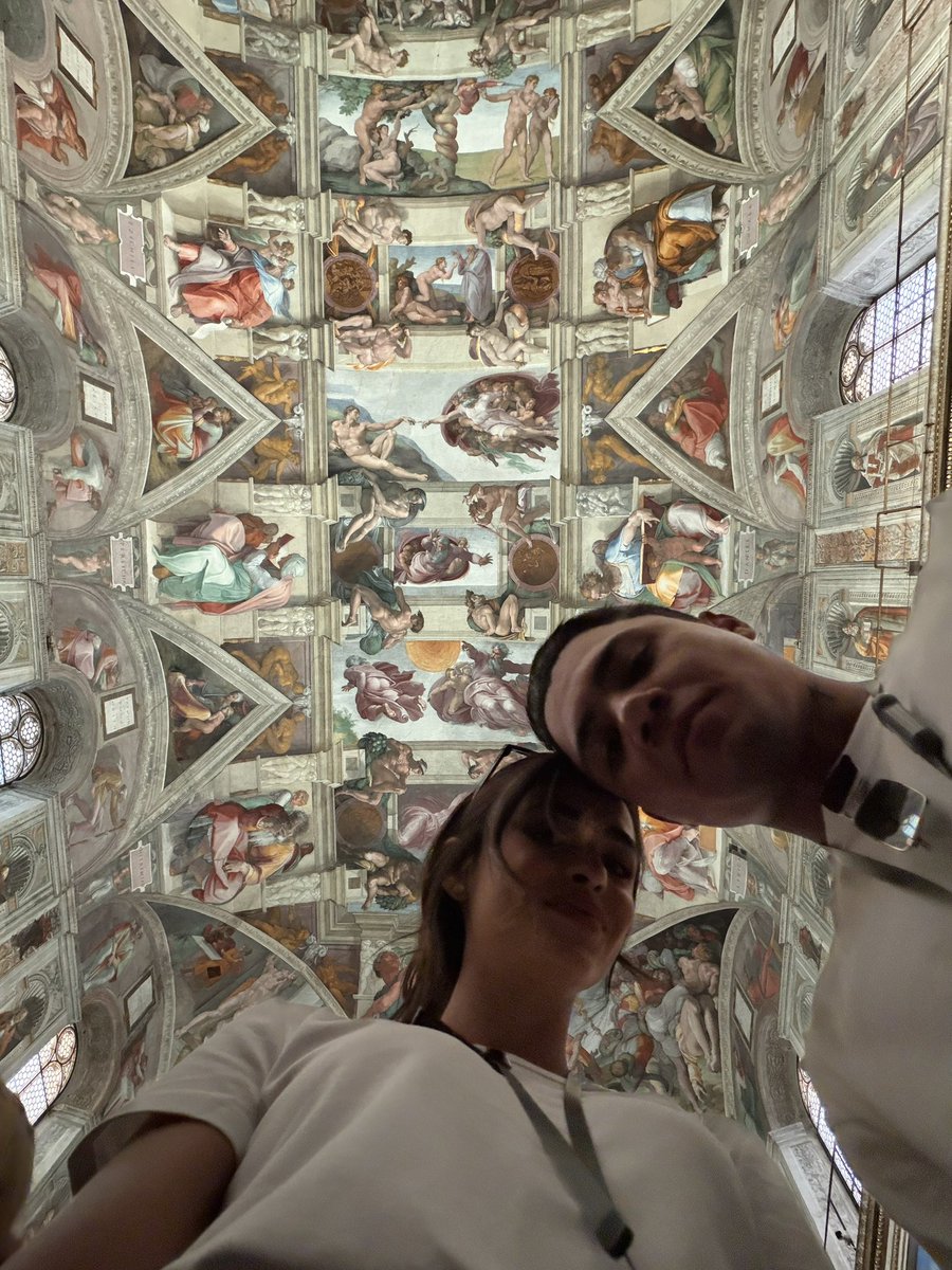 felipearaujo_fa's tweet photo. Dia de conhecer o Vaticano e a Fontana de Trevi ❤️
Assustadoramente perfeitas as obras de arte no Vaticano, era um sonho de criança ver isso de perto. Michelangelo tá de parabéns, esse cara era brabo 😮‍💨 https://t.co/ZxaoPDoVmC