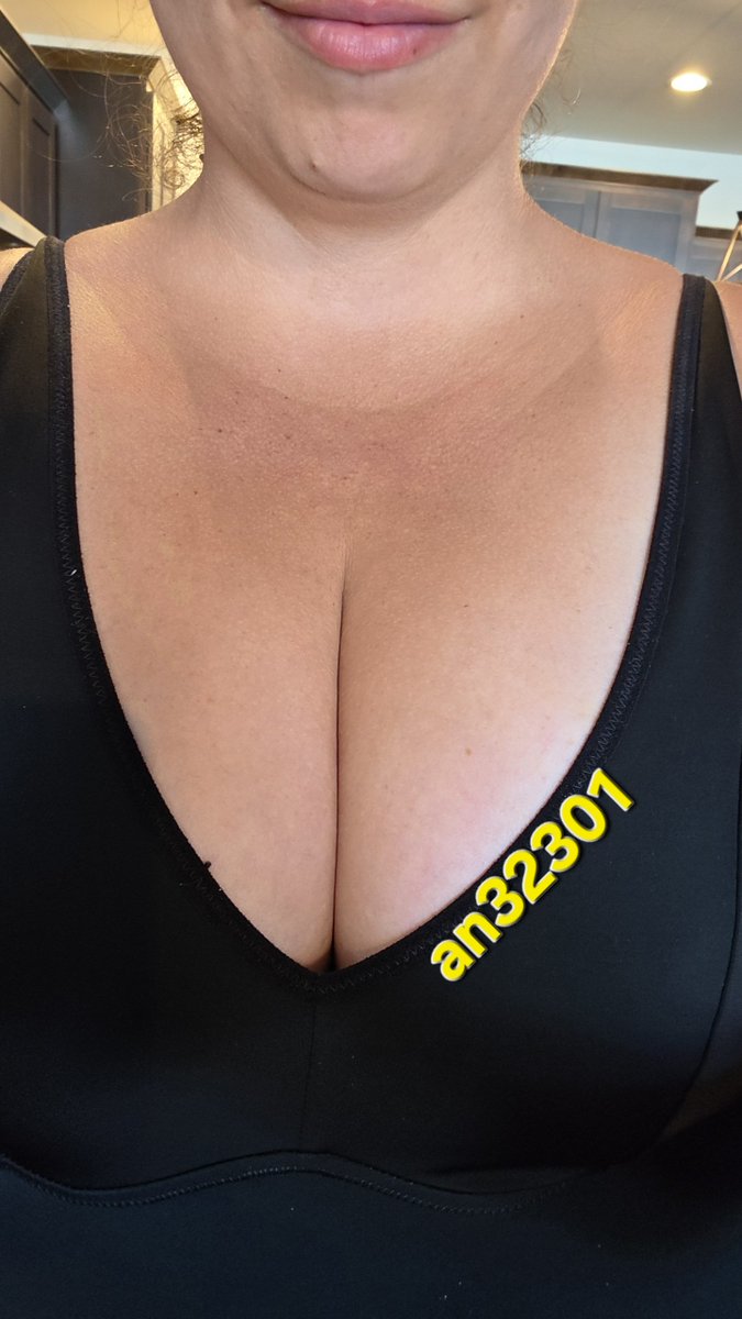 an32301's tweet photo. Loving the wife's #sexysaturday outfit for our date night. Im usually an #ass kinda guy, but it is an easy decision to be a #tits guy when she sends me pics like this. https://t.co/fkhPlcQ6Bs