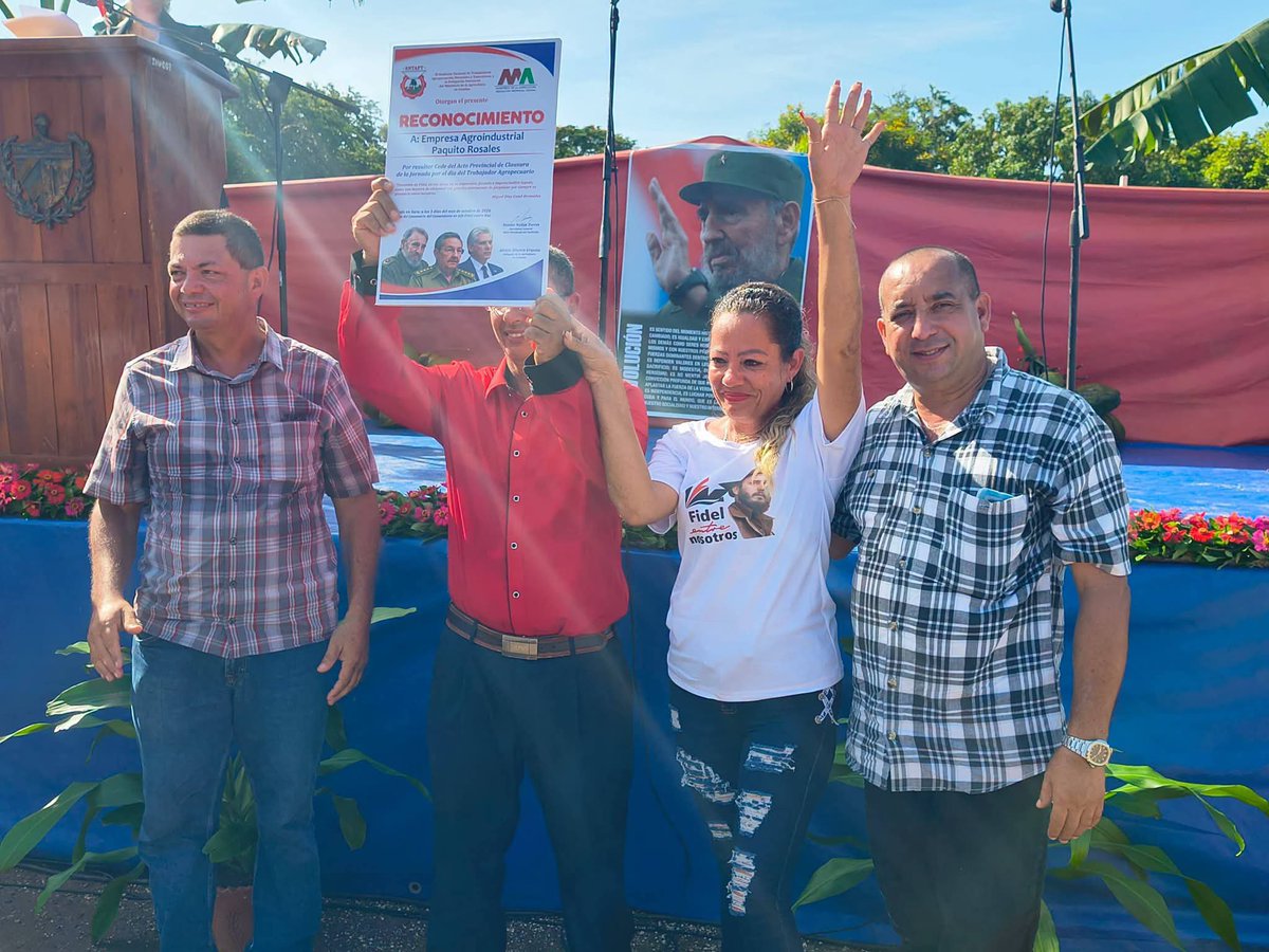 CNCTVGranma's tweet photo. Los trabajadores del sector agropecuario de #Granma celebraron su día, este 3 de octubre, en acto efectuado en la Empresa Agroindustrial "Paquito Rosales", de Yara. Durante el encuentro se destacó la tradición de lucha de quienes producen alimentos para su pueblo. https://t.co/xXxlW3QpXI