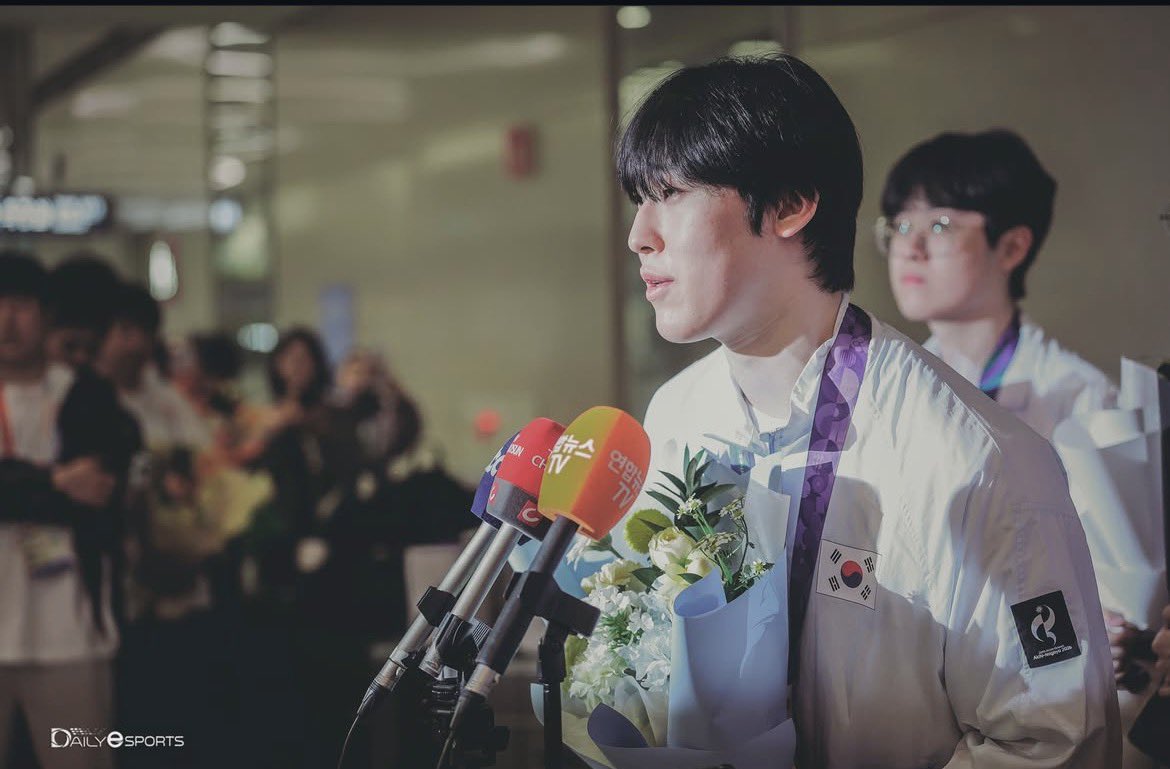 guminglee's tweet photo. 이사진들 필카느낌나고 예쁘다
#Gumayusi #Zeka #Asiangames https://t.co/IXuEdRqh5P