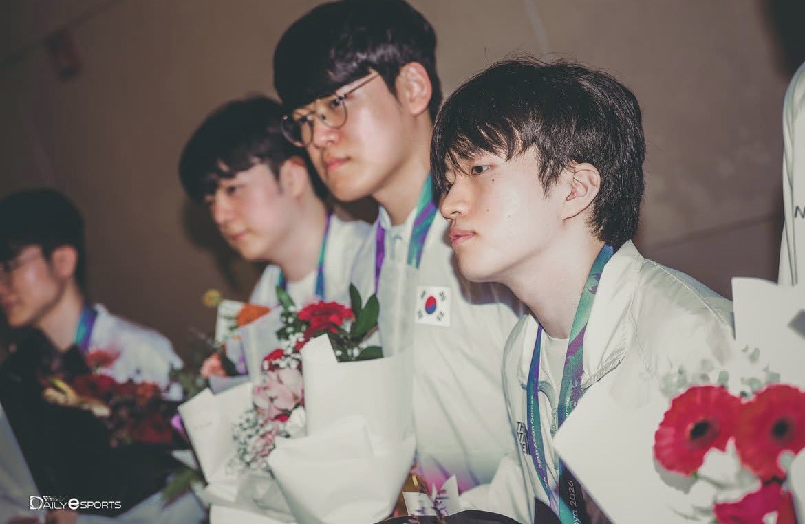 guminglee's tweet photo. 이사진들 필카느낌나고 예쁘다
#Gumayusi #Zeka #Asiangames https://t.co/IXuEdRqh5P