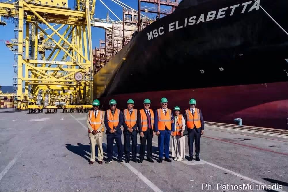 AmbAmerico's tweet photo. Dekaddaha Muqdisho & Trieste: iskaashi dekedeed oo sii xoogeysanaya. @MPortAuthority

Booqashadeenii Trieste waxay xoojisay iskaashiga labada dekedood, iyadoo diiradda la saarayo mataannaynta, is weydaarsiga khibradaha iyo tababarka jiilka cusub. 

Waxaan soo dhoweynaynaa iskaashi ballaaran oo mustaqbalka ah, kaas oo isku xira dekedaha, ganacsiga iyo fursadaha labada dal.

#MogadishuPort #Trieste
