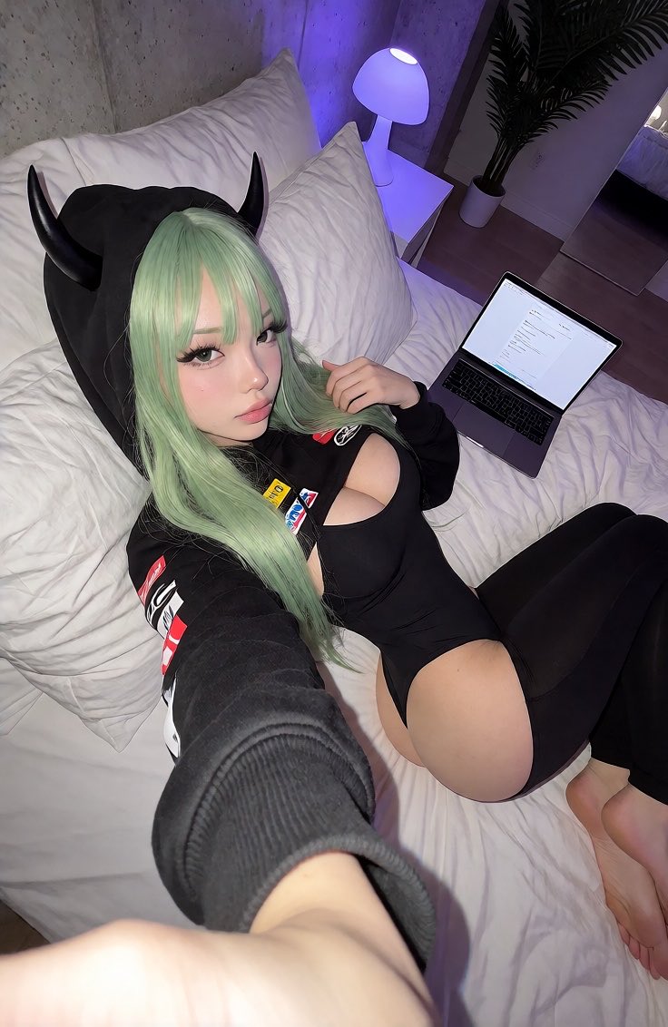 cosplayfaee's tweet photo. Poll on my stacked for my next cosplay :3 go vote plss 😆 https://t.co/ubhu0E6Uz9