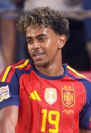 UTD_Seth001's tweet photo. 🚨Harry Kane after his brace was asked about Anthony Gordon saying Lamine Yamal deserves the Ballon d’Or ahead of him:
🗣️ Harry Kane: “I know Gordon well, and he knows me well enough by now. So honestly, when I heard what he said, I wasn’t surprised.
“I wouldn’t expect much different from someone who spends an entire season playing alongside Lamine at Barcelona.
“Think about it. I get to play with Anthony during international breaks. Maybe two or three weeks at a time. He spends the entire season with Lamine, trains with him every day, plays matches with him, shares the dressing room with him and sees everything he does up close.
“So of course he’s going to speak highly of him. Of course he wants to stay in his good graces. If your teammate asks you who should win the Ballon d’Or, you’re probably not going to point at someone else and say, ‘No, it’s Harry.’
“But I’m not offended by it.
“Anthony is a fantastic player. Lamine is a fantastic player. They’ve both got qualities that can change games.
“But I also know what I bring to football.
“I know how many goals I’ve scored. I know what I’ve done for England, what I’ve done at club level, the consistency I’ve had over the years and the amount of responsibility I’ve carried.
“Tonight I scored two goals for England. That doesn’t automatically make me the Ballon d’Or winner, just like one opinion doesn’t suddenly take me out of the conversation.
“That’s the thing about this award. Everyone has an opinion.
“Some people will look at goals. Some will look at trophies. Some will look at individual performances, consistency or what a player does in the biggest matches.
“And that’s fine.
“I don’t need Anthony Gordon to tell me I’m good enough. I don’t need anyone to campaign for me.
“If people believe Lamine deserves it, that’s their opinion. If they believe I deserve it, that’s their opinion.
“And if Gordon doesn’t recognize what I can offer, I’m perfectly comfortable with that.
“I’m happy that plenty of other people do.
“And honestly, if one day nobody does, I’m still going to know.
I’ve spent too many years proving myself on the pitch to start needing another player to validate me now.”