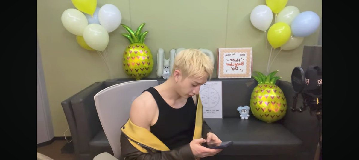 taniilix's tweet photo. Después de 3 años volvimos a ver a chan en el estudio como antes... El hecho que haya encendido live justo ahí se me hizo chiquito el corazón, te amo un mundo Bangchan, Feliz cumpleaños 🥹❤️ https://t.co/LHSUrsabup