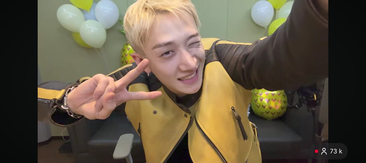 taniilix's tweet photo. Después de 3 años volvimos a ver a chan en el estudio como antes... El hecho que haya encendido live justo ahí se me hizo chiquito el corazón, te amo un mundo Bangchan, Feliz cumpleaños 🥹❤️ https://t.co/LHSUrsabup