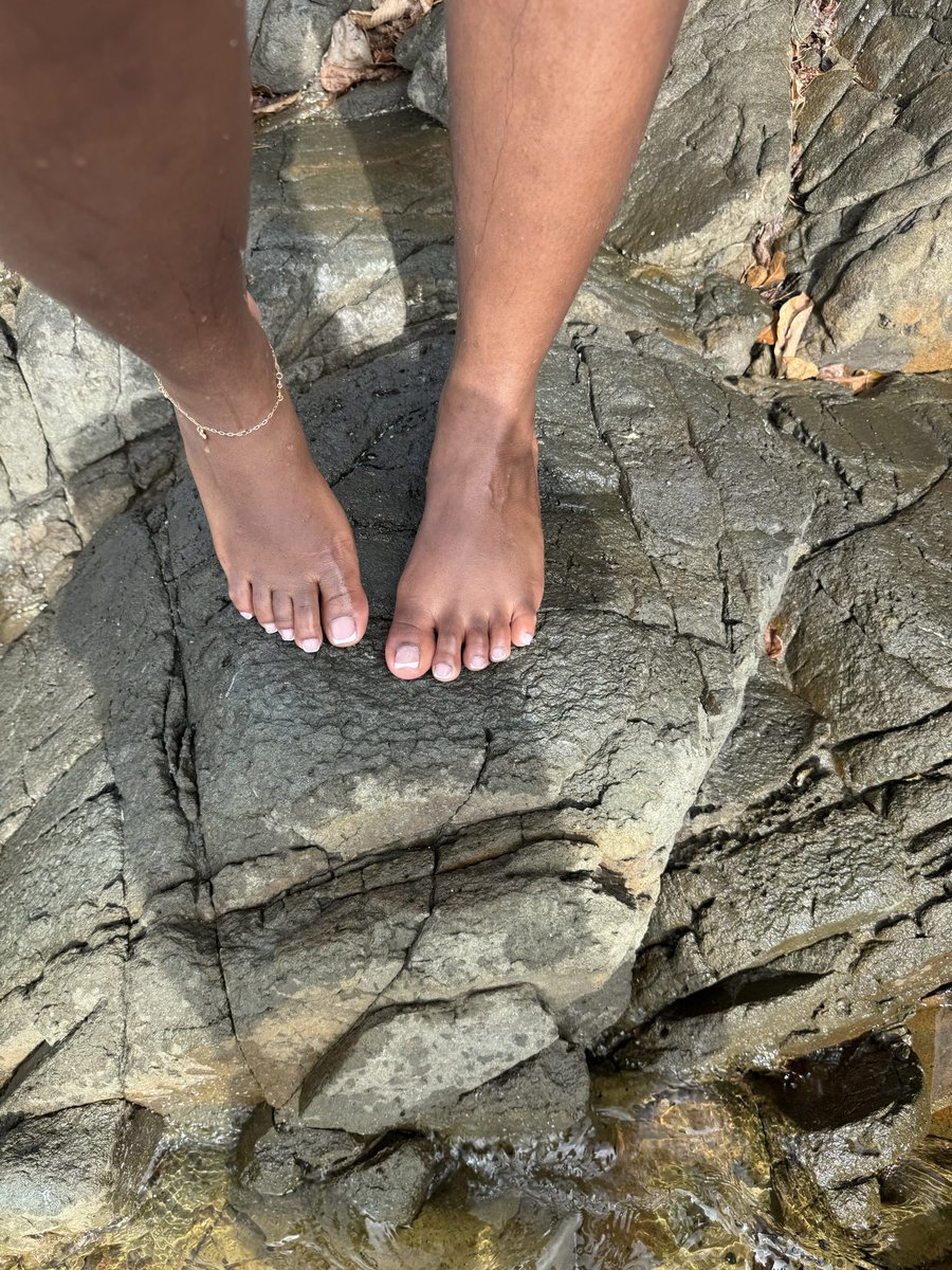 Fksoledoll's tweet photo. Saltwater on my skin, pretty toes on display💦 Admiring the view?🥰 

#PrettyFeet #ToeWorship #FootContent #CaribbeanBaddie #SoleWorship #footmodel https://t.co/IpF2U8CktG