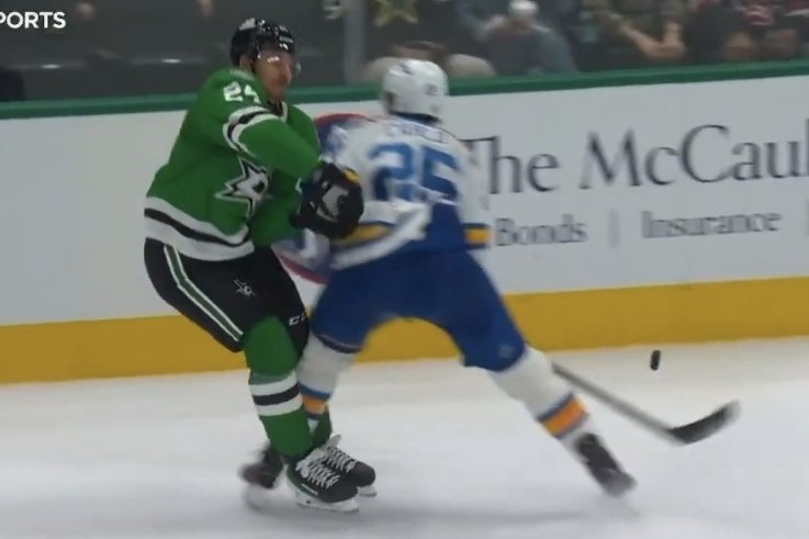 OffMainn's tweet photo. @JustinScottx89 @cvcardsfan "doesnt extend" yeah im so fucking sure. holy shit you Blues fans are either morons by nature or just willfully ignorant https://t.co/wb5insrR0G