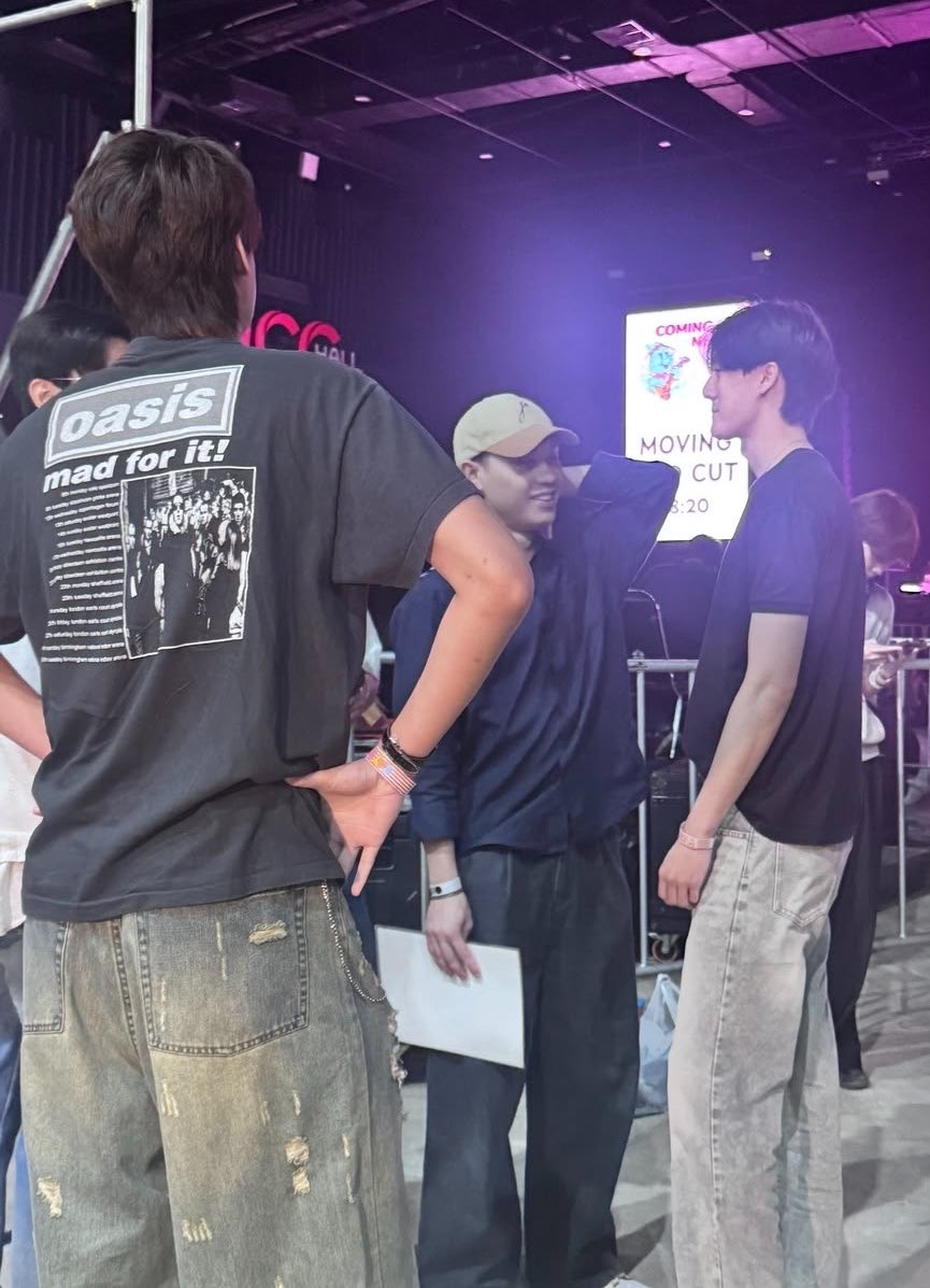 starsofthesea_'s tweet photo. มั่ยๆๆคือชั้นรักแฟชั่นเสื้อวงมาก oasisก็แล้ว motley crueก้มา ขออีก ค่ตเท่เลยพี่ชายㅠㅠ https://t.co/jPqXLoPYuX