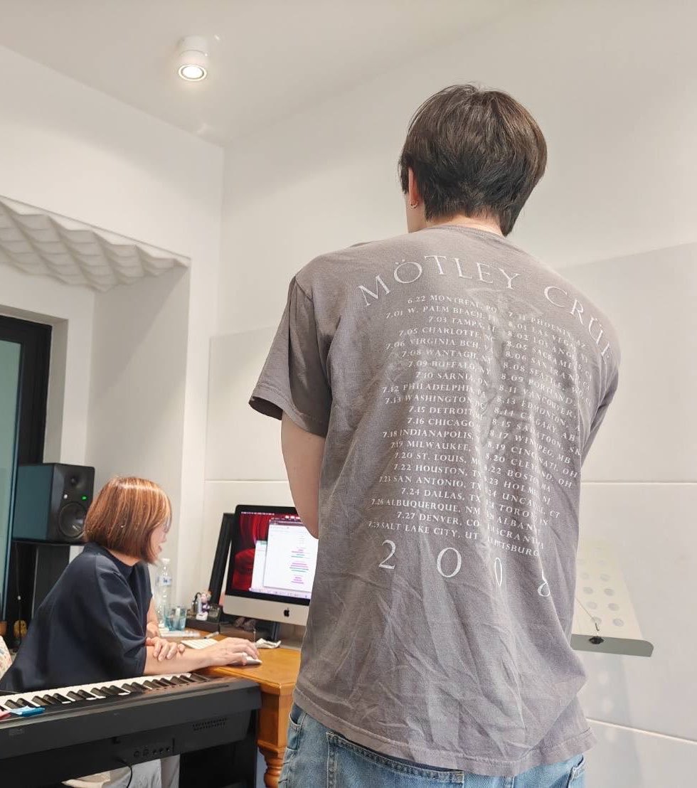 starsofthesea_'s tweet photo. มั่ยๆๆคือชั้นรักแฟชั่นเสื้อวงมาก oasisก็แล้ว motley crueก้มา ขออีก ค่ตเท่เลยพี่ชายㅠㅠ https://t.co/jPqXLoPYuX