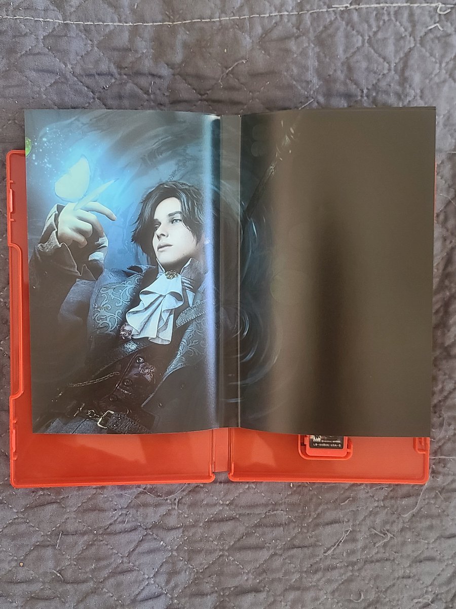 DragonMstrAlex's tweet photo. Saturday delivery! Lies of P: Complete Edition from @iam8bit @NEOWIZ_Official. Comes with some really nice art cards and interior art! Did anyone else pick this up? Thank you so much @BestBuy! #SwitchCorps https://t.co/JJKK6aTwe2