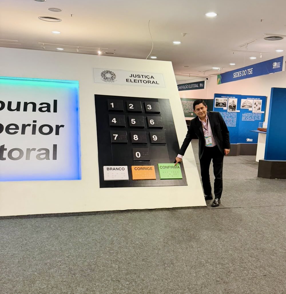 joseaparraf's tweet photo. La memoria institucional es la columna vertebral de la confianza democrática.

Recorrer el Museu do Voto en el @TSEjusbr permite dimensionar cómo la evolución técnica del sufragio resguarda la voluntad popular. Un espacio indispensable de pedagogía ciudadana y rigor histórico. https://t.co/QvNTnVuM2o