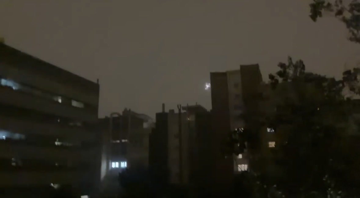 10_adria's tweet photo. C/Villarroel a l’altura Hospital Clínic, 21:38h @meteo_garraf @meteocat @gemmapuigf @TomasMolinaB @3CatInfoelTemps @3CatInfo https://t.co/lqNLxsB2CC