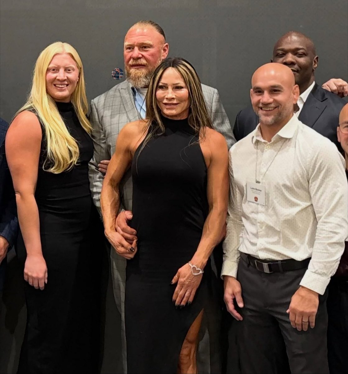 EliteClubS0B's tweet photo. Brock Lesnar alongside his wife Sable, daughter Mya Lesnar, and Shelton Benjamin at his University of Minnesota M Club Hall of Fame induction ceremony yesterday. https://t.co/PDwYtbHKX6