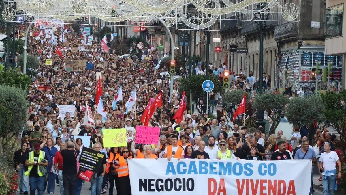 adrianrbravo's tweet photo. ✊ Marea de dignidade nas rúas de #Vigo polo dereito á vivenda

👉 18.000 persoas reclamar políticas reais e efectivas ante unha situación que chegou ao límite

👥 Abel Caballero e Alfonso Rueda teñen responsabilidades directas nesta situación

🔥 O pobo é quen máis ordena! https://t.co/rfQqlRmLro