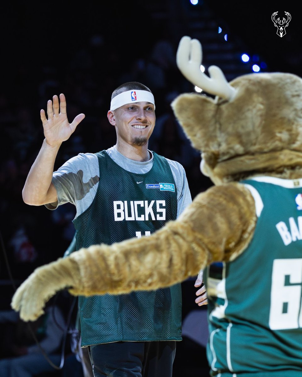 Bucks's tweet photo. All smiles. https://t.co/AWkNEyamWC
