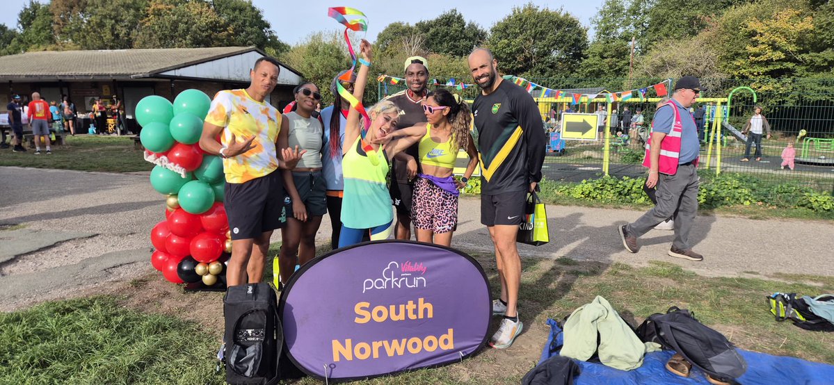 AshleyBurton_13's tweet photo. Crew at Parkrun.
#EmancipatedRunCrew #Rundemcrew #Parkrunuk #Runsquad #runningcommunity #runchat #BlackHistory365 @SNorwoodparkrun https://t.co/AEgVHttXGz