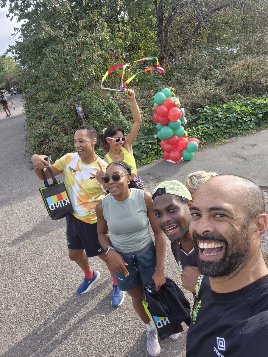 AshleyBurton_13's tweet photo. Crew at Parkrun.
#EmancipatedRunCrew #Rundemcrew #Parkrunuk #Runsquad #runningcommunity #runchat #BlackHistory365 @SNorwoodparkrun https://t.co/AEgVHttXGz