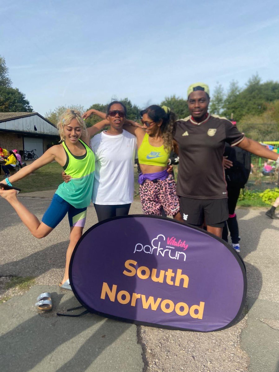 AshleyBurton_13's tweet photo. Crew at Parkrun.
#EmancipatedRunCrew #Rundemcrew #Parkrunuk #Runsquad #runningcommunity #runchat #BlackHistory365 @SNorwoodparkrun https://t.co/AEgVHttXGz