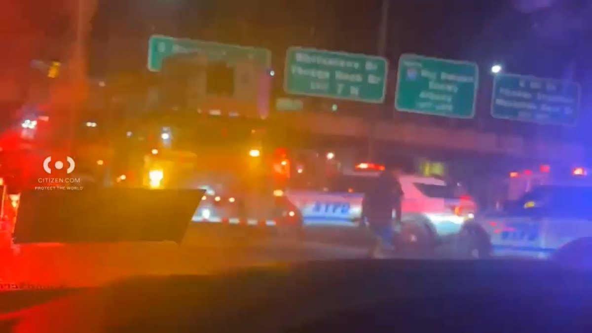 ABC7NY's tweet photo. 24-year-old killed in Major Deegan Expressway crash in the Bronx https://t.co/CsEiEeHVCH https://t.co/SsvkhceC7h