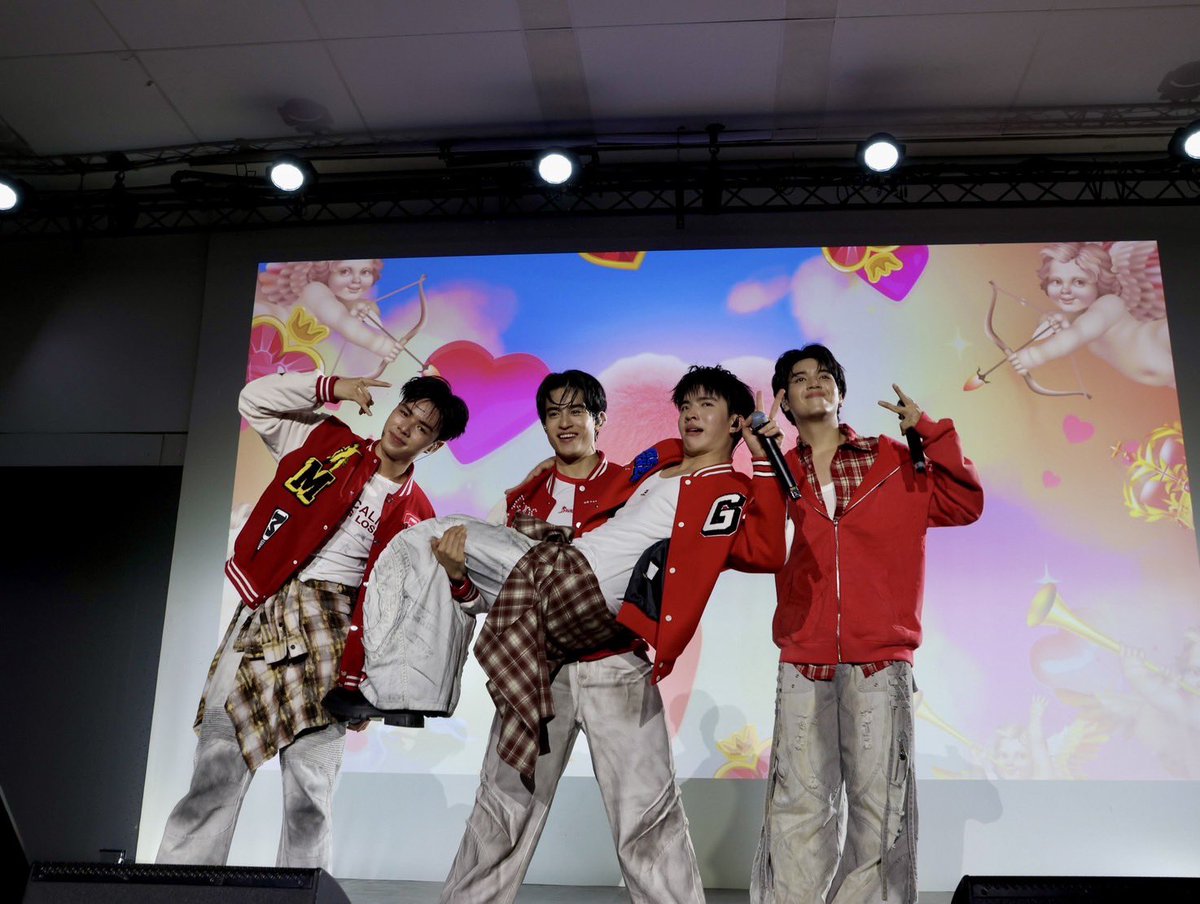 GMMTV's tweet photo. การที่เราได้มาเจอทุกคนที่นี่มันคือเรื่องพิเศษมากๆ ❤️ พวกเราจะเก็บวันนี้เป็นความทรงจำที่ดีวันนึงเลยครับ 🍀

Meeting everyone here today is truly something special. ❤️
We’ll treasure today as one of our sweetest memories.
Thank you for making it so special! 🍀

Le fait d’avoir pu rencontrer tout le monde ici aujourd’hui est vraiment quelque chose de spécial. ❤️

Nous garderons précieusement cette journée parmi nos plus beaux souvenirs.
Merci d’avoir rendu cette journée si spéciale !🍀

#TPOPSTAGEINPARIS
#CLO_VERxTPOPSTAGEINPARIS 
#GMMTV
