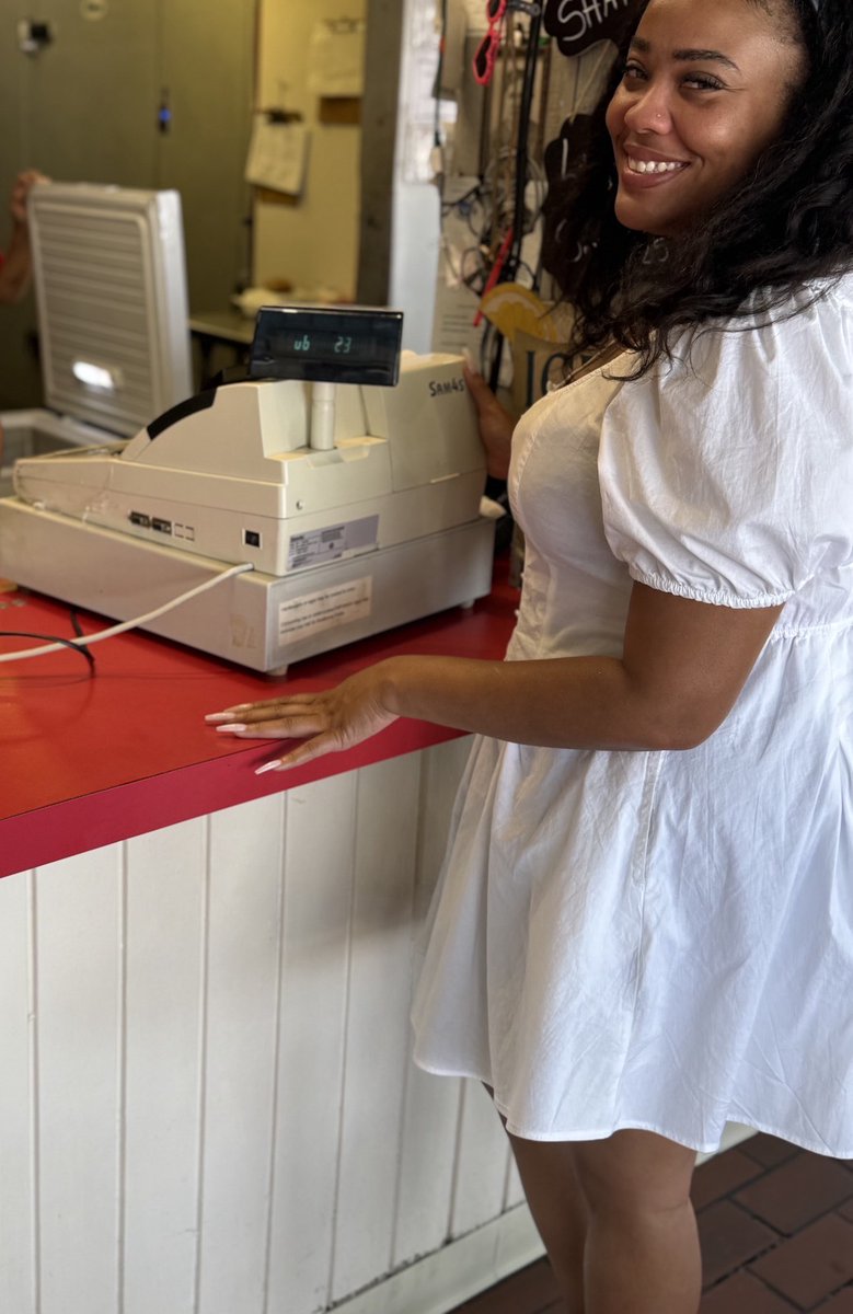 RepLSimmons's tweet photo. 🍔✨ #SmallBusinessSaturday ✨🍔

Today, we’re spotlighting Annie’s Hamburgers, a Houston small business serving delicious burgers and classic comfort food!

Let’s show love to local businesses that keep our community thriving! ❤️

📍10821 S. Post Oak Rd., Houston, TX 77035 https://t.co/glW0qtE8zG