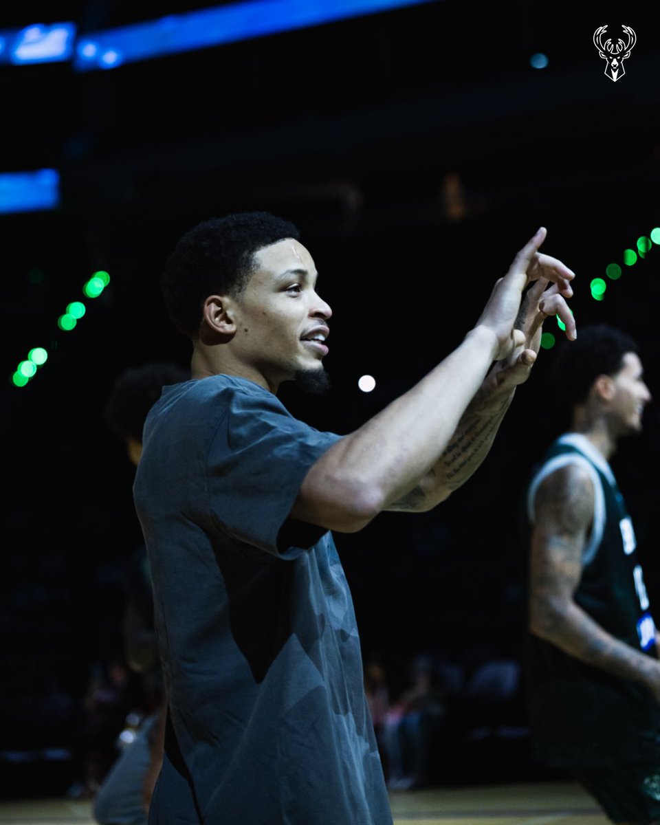 Bucks's tweet photo. All smiles. https://t.co/AWkNEyamWC