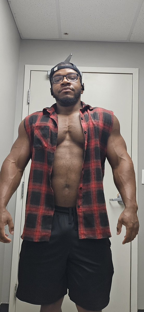 Aura_Severe's tweet photo. Gym flannel https://t.co/2EQwXGebso