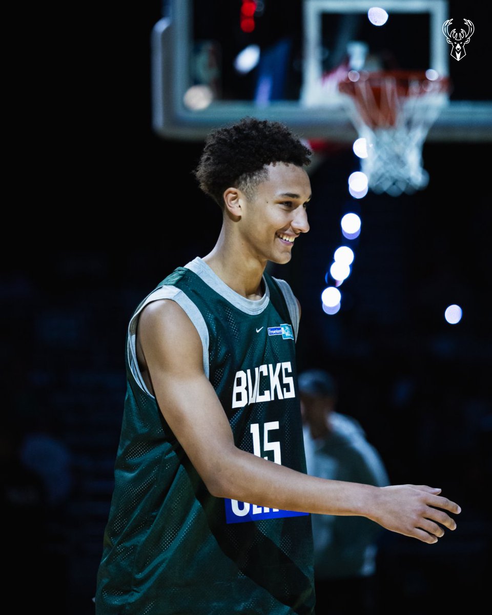 Bucks's tweet photo. All smiles. https://t.co/AWkNEyamWC