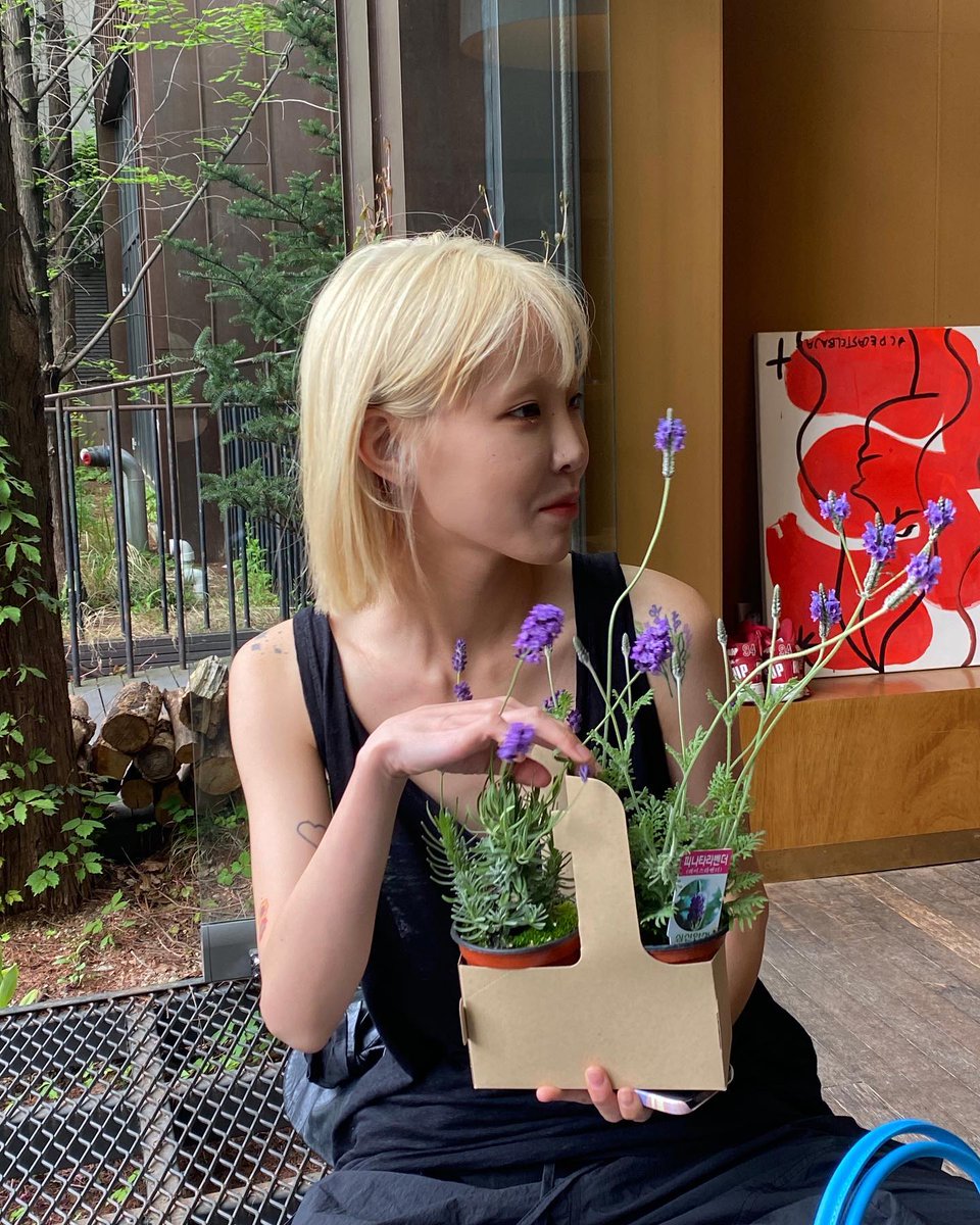 startany's tweet photo. 財布を開いたときの切なさは、世界共通のミステリーだよね。みんなの意見も聞かせてね。 🌙✨
Tly https://t.co/qADb8bbp6G