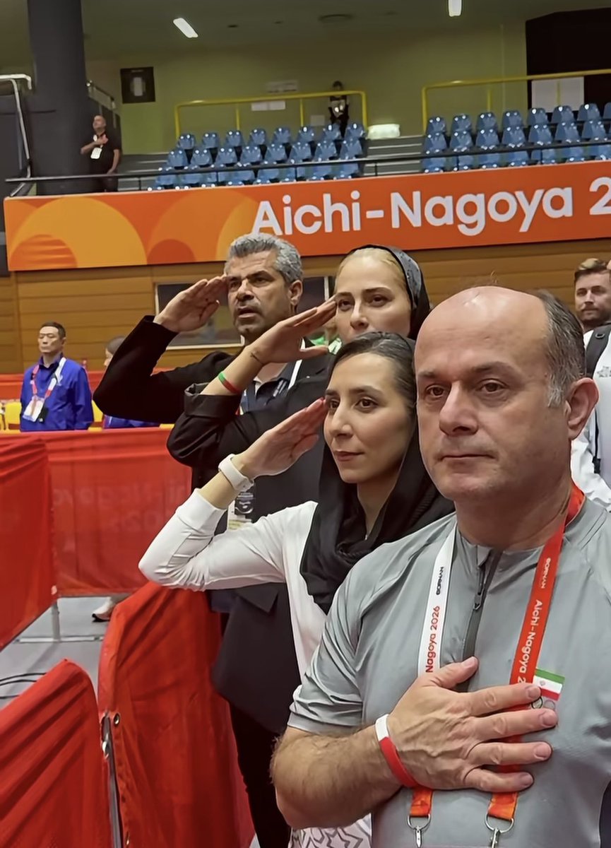 JANFADA__'s tweet photo. یک قابِ براندازسوز ؛
احترام نظامی به پرچمی که دیدنش، قامت‌ها را صاف می‌کنه.🫡 https://t.co/DhXW1BrjE3
