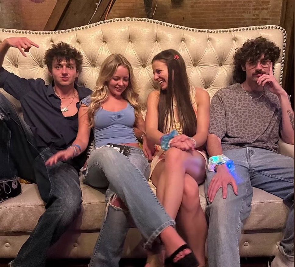 brandonn184's tweet photo. Drew is still playing the middle even outside the big brother house… #bb28 https://t.co/BtKtUuuNTr