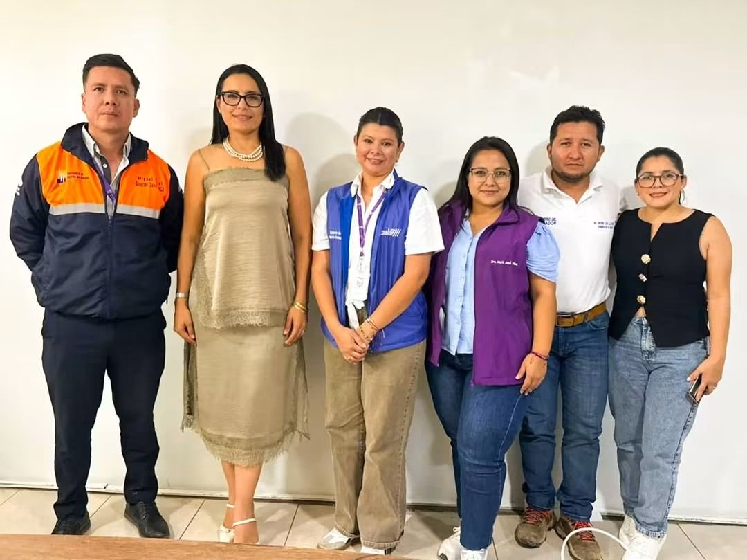 bolivarmanabi's tweet photo. ¡COE activado! 🚨

@LEDYLAURAMUNOZ Alcaldesa ✔️ 

#SiempreJuntos
#COECantonal
#Prevención

https://t.co/zBKRbRwxaQ https://t.co/Z8ZoOsuZsM