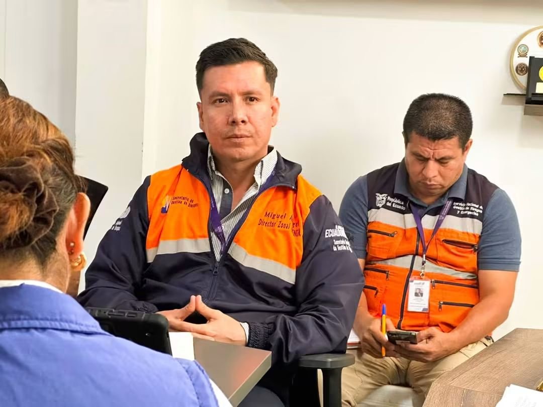 bolivarmanabi's tweet photo. ¡COE activado! 🚨

@LEDYLAURAMUNOZ Alcaldesa ✔️ 

#SiempreJuntos
#COECantonal
#Prevención

https://t.co/zBKRbRwxaQ https://t.co/Z8ZoOsuZsM