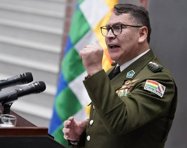 Cathe_Rabczuk's tweet photo. Es lo que Jhonny Aguilera sabe hacer. Secuestrar, torturar, obligar a firmar declaraciones falsas. Hasta cuándo va seguir impune? Mi esposo lo denunció por secuestro y torturas pero el es parte de la MAFIA. Hasta cuándo seguirá impune? 
@Rodrigo_PazP https://t.co/2OJfKpYvJo